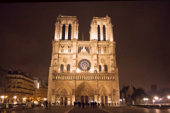cathedrale-notre-dame-by-night